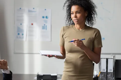 In diesem Beitrag erfährst du alles über die DGUV Vorschriften. © Shutterstock, fizkes