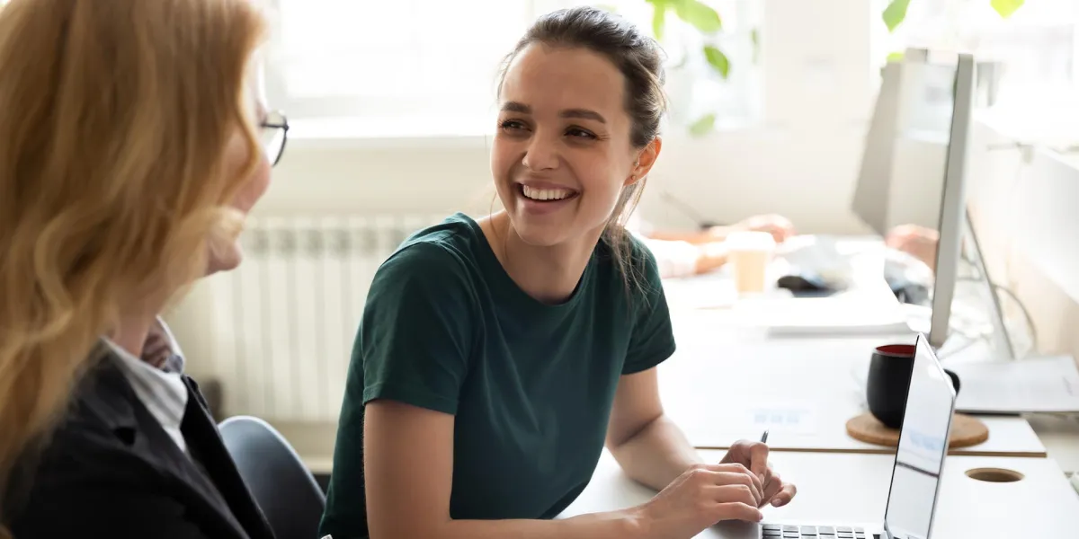 Am ersten August beginnen wieder viele junge Menschen eine Ausbildung. © Shutterstock, fizkes