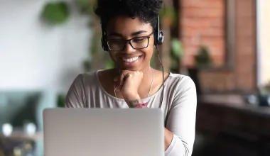 Mit Arbeitssicherheit zu zufriedenen Mitarbeiter*innen - auch im Homeoffice © Shutterstock fizkes