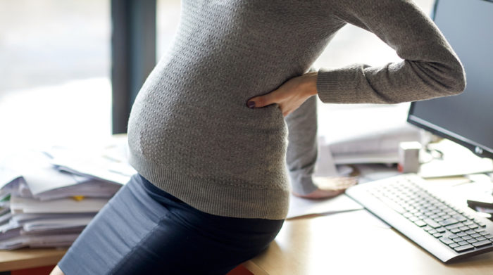 Schwangere und stillende Mitarbeiterinnen müssen am Arbeitsplatz besonders geschützt werden. © Shutterstock, Syda Productions