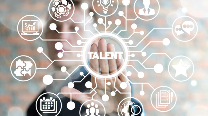 Um neue Talents zu erreichen, brauchst du gut durchdachte Recruiting-Maßnahmen. © Shutterstock, Panchenko Vladimir