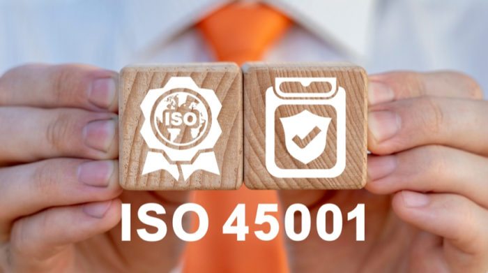 Die ISO 45001 gibt Normen für die Umsetzung von Arbeitsschutzmanagementsystemen vor. © Shutterstock, Panchenko Vladimir