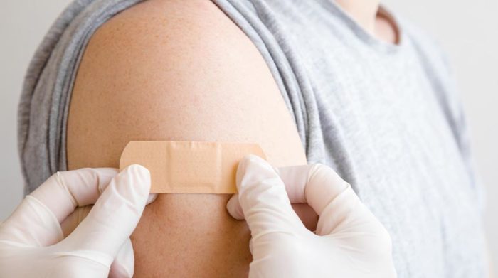 Die Covid-Schutzimpfung ist nur eine von vielen möglichen Impfungen. © Shutterstock, FotoDuets