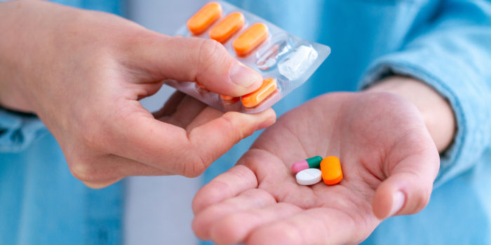 Viele Menschen nutzen Medikamente, um sich zu beruhigen oder um die kognitive Leistungsfähigkeit zu verbessern.©  Shutterstock, goffkein.pro