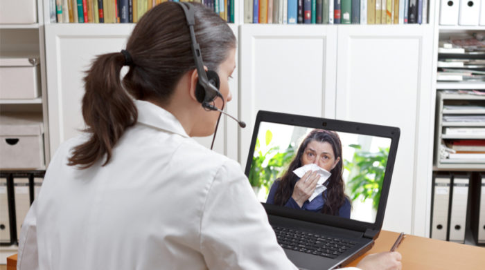 Durch Telemedizin können Sprechstunden bei Ärzt*innen auch online stattfinden. © Shutterstock, Agenturfotografin