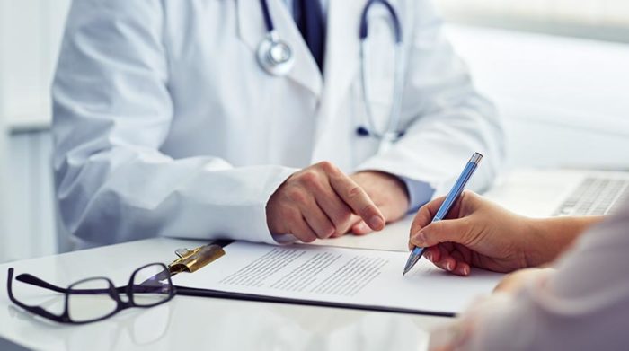 Privatkliniken und Ärzt*innen sind nicht von der neuen eAU-Regelung betroffen. © Shutterstock, Rostislav_Sedlacek