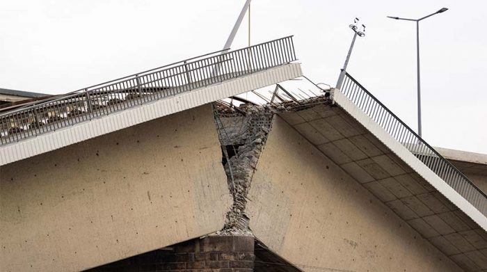 Eine Brücke ist eingestürzt. Ausfälle kritischer Infrastruktur gehört zu den Geschäftsrisiken. © Adobe Stock, Felix Geringswald