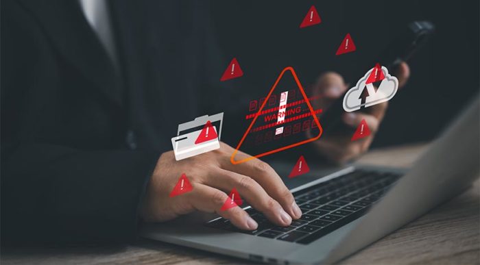 Ein Unternehmer erhält eine Meldung über einen Phishing-Angriff auf seinem Laptop. © Adobe Stock, Vatcharachai